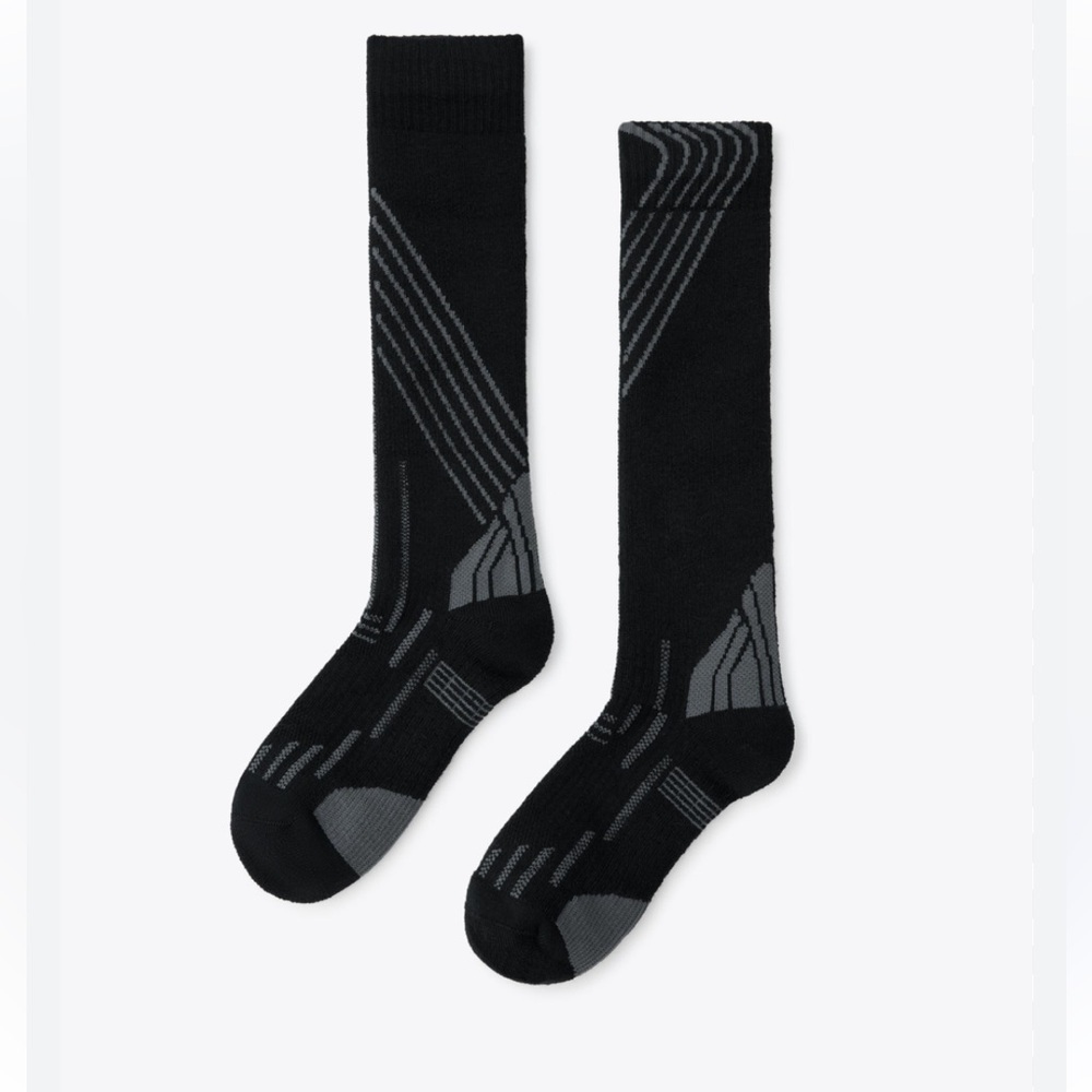 NWT. Zara Ski Collection Black Sooks. Size 6-7,5.